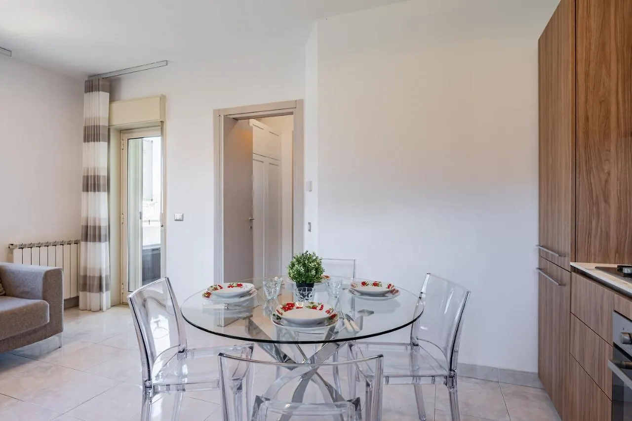 Lovely Flat With Balcony And Private Parking Ачи Костелло