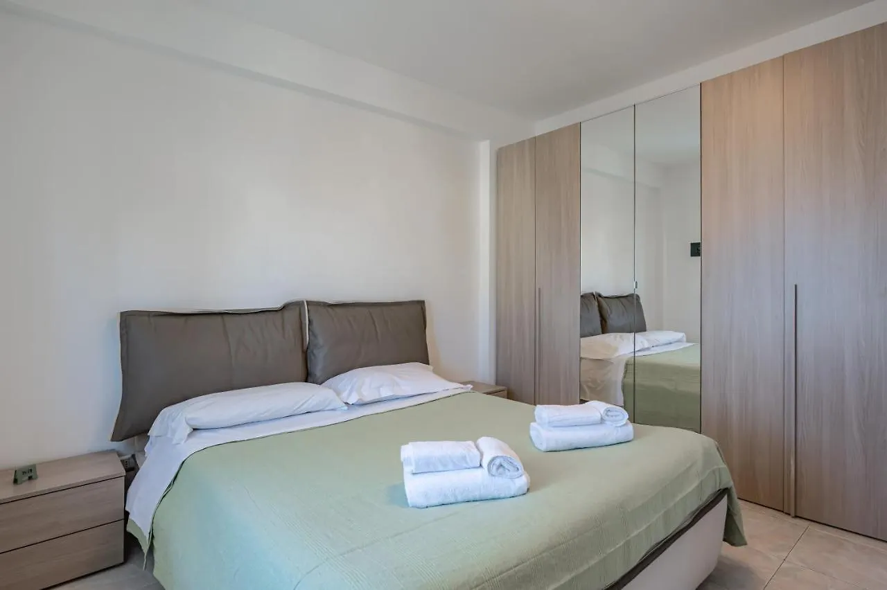 Lovely Flat With Balcony And Private Parking Ачи Костелло Италия