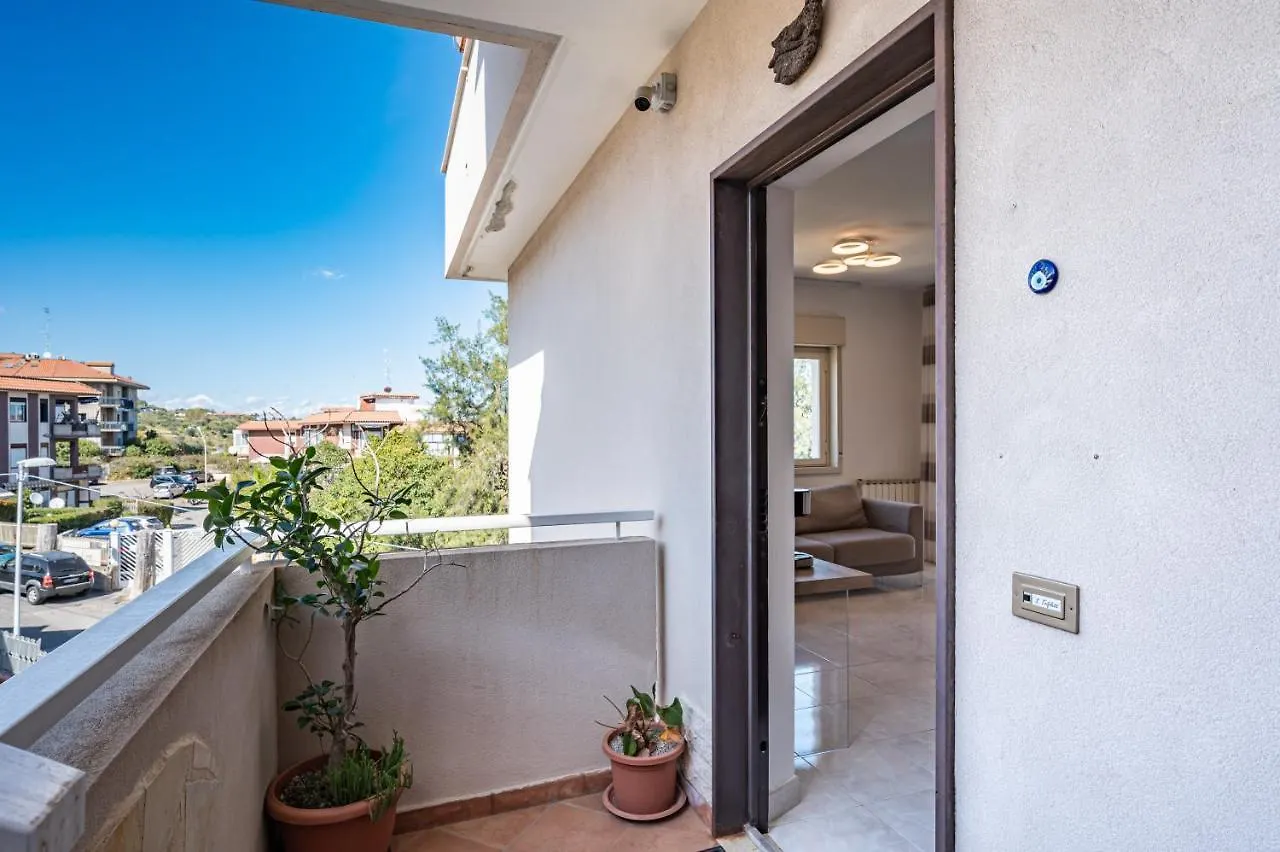 Lovely Flat With Balcony And Private Parking Ачи Костелло Апартаменты