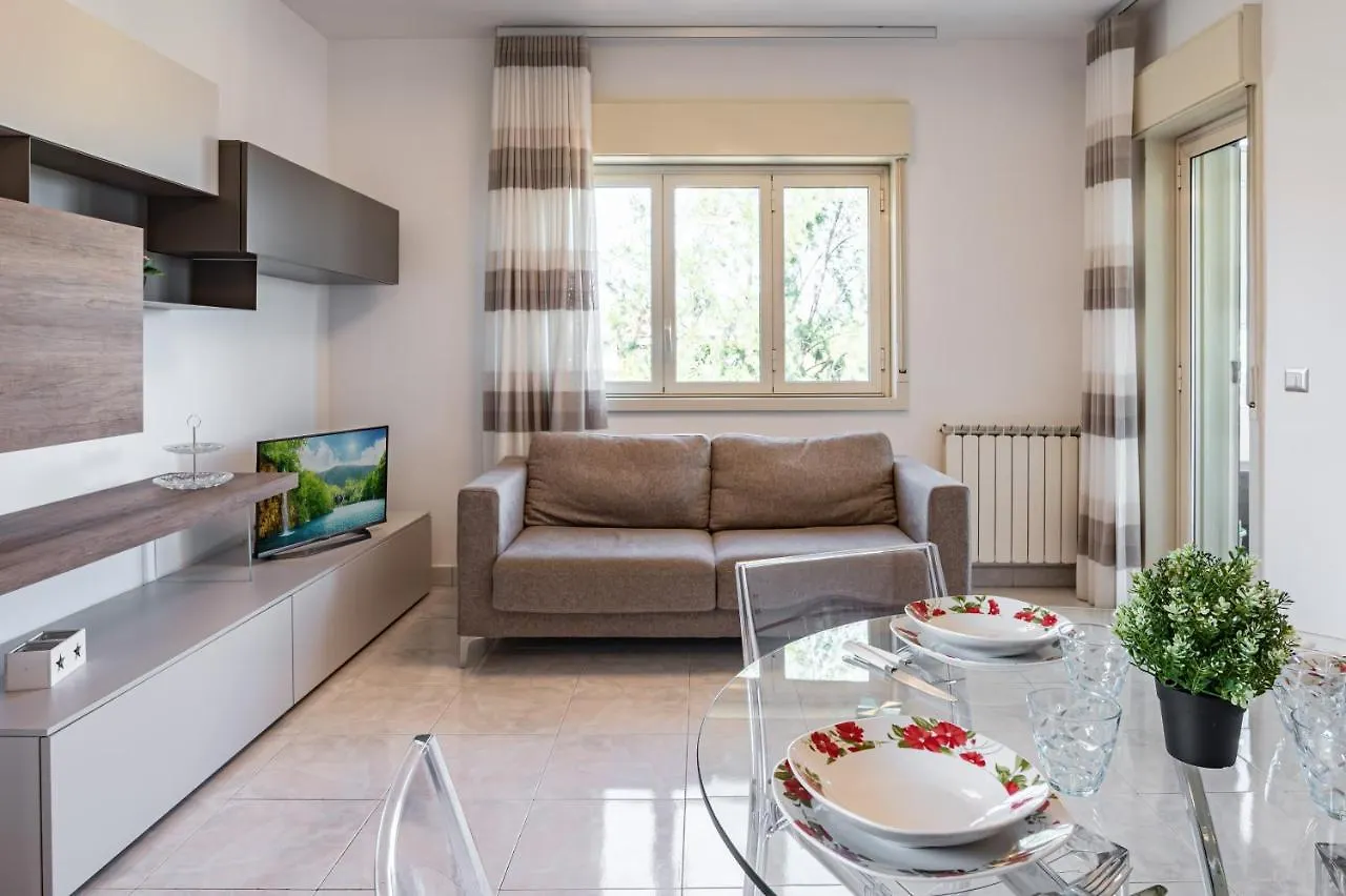 Lovely Flat With Balcony And Private Parking Ачи Костелло Италия