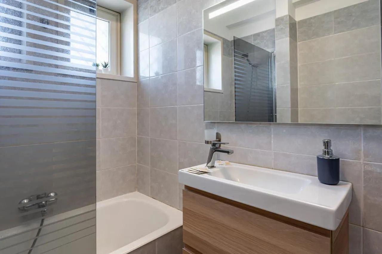 Lovely Flat With Balcony And Private Parking Ачи Костелло Апартаменты
